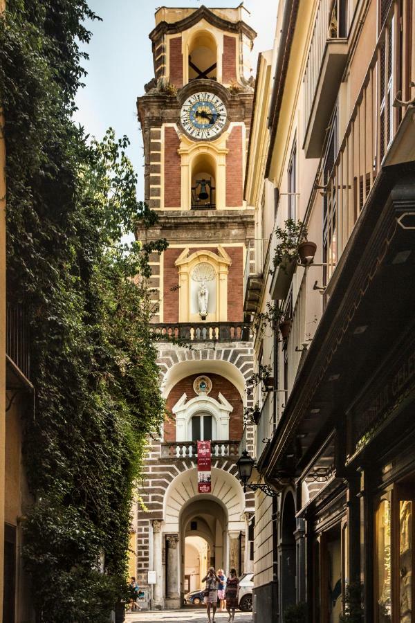 Holiday Sorrento Center Exterior photo